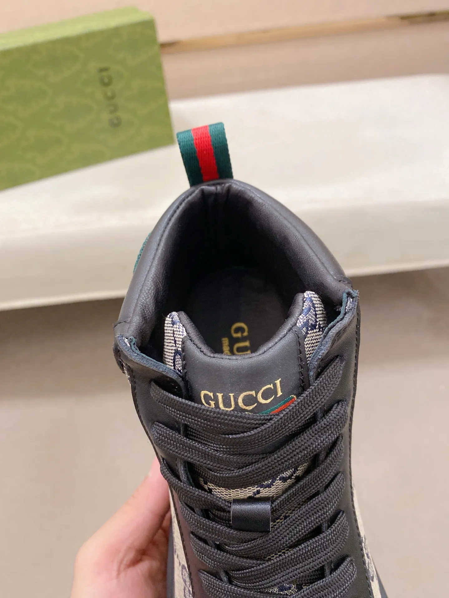 Factory price: 442💰 (GUCCI) The latest model from the official website🎁🎁Casual and fashionable men's shoes👟, hot style💥The style is simple and elegant, exclusive for trendy men. Unique official website's latest brand elements👑original Gucci decoration, fashionable and generous, the fabric is original cowhide ✅sheepskin lining, the official website specifies wear-resistant casual outsole, the classic model is taken in kind at the counter🎬38-44 (can be customized for 45 non-refundable)
